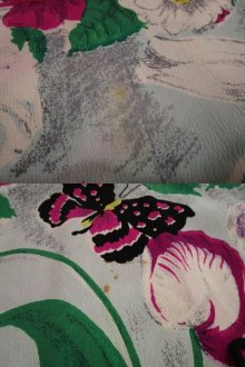 他の写真2: 40〜50年代サックス×グリーン×ピンクお花＆蝶々柄スクエアネック半袖ドレス