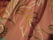 他の写真2: 50〜60年代ピンク×サックス×オレンジ風景柄ゴールドペイントフレアスカート