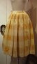画像2: 50〜60年代イエロー×オレンジ×グリーン花刺繍ブロックチェック柄フレアスカート (2)