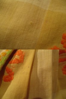 他の写真3: 50〜60年代イエロー×オレンジ×グリーン花刺繍ブロックチェック柄フレアスカート