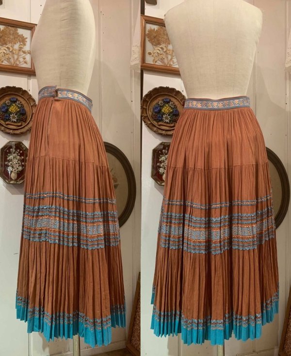 画像3: 50〜60年代ブラウン×サックス×ゴールド刺繍ラメテーププリーツメキシカンサーキュラースカート