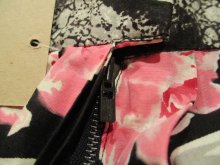 他の写真1: 50〜60年代ブラック×ピンク×グレー花モザイクペイントフレアスカート