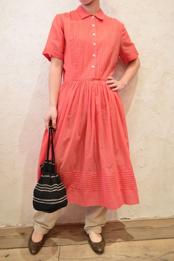 画像2: 50〜60年代ブラッドオレンジ無地ピンタッグハーフボタン半袖シャツ型ドレス
