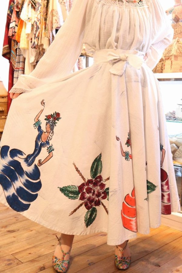 画像1: 50〜60年代ホワイト×カラフル花＆ダンサーペイントスパンコール刺繡メキシカンサーキュラースカート
