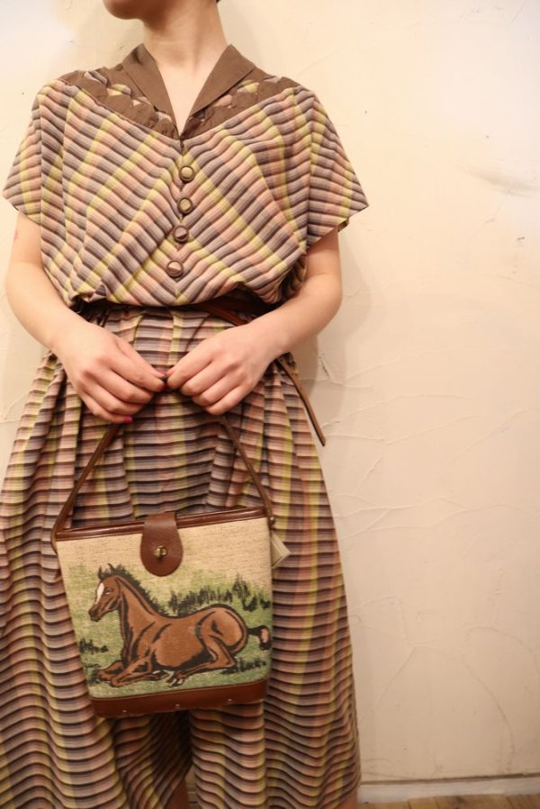 画像1: 50〜60年代ブラウン×カラフルチェック柄スカラップ飾りボタン付き開襟半袖ドレス