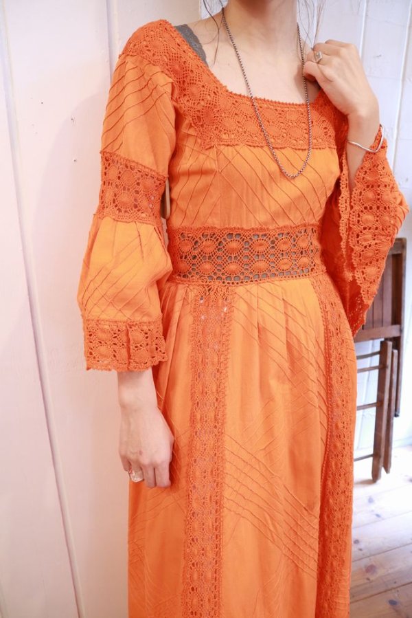 画像1: 60〜70年代オレンジクロシェットレーススクエアネックフレアスリーブ五分袖ロングドレス