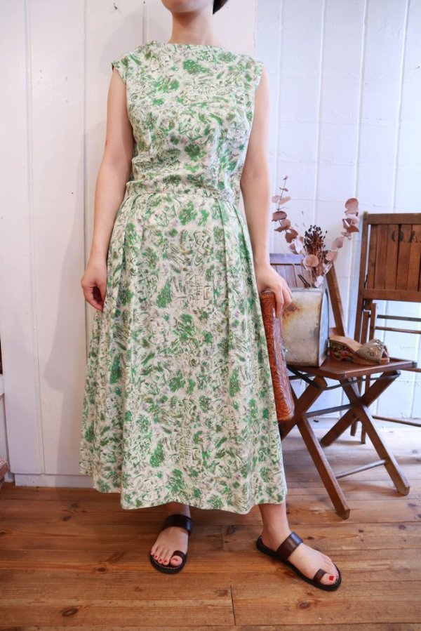画像2: 50〜60年代ライトグリーン×ホワイト風景ペイントノースリーブドレス
