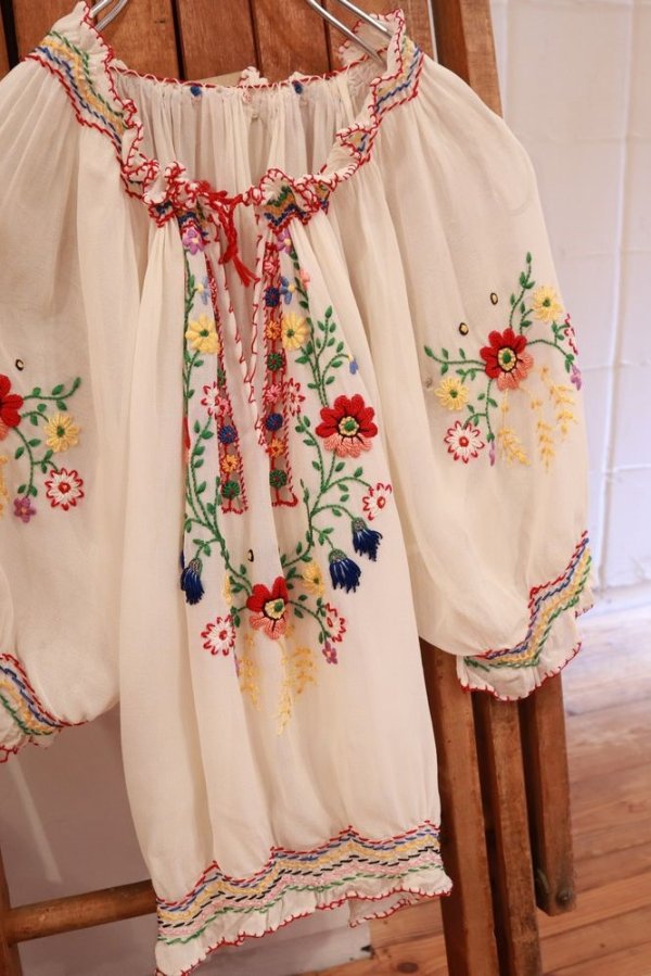 画像1: 30〜40年代ホワイト×カラフルハンガリー刺繍シャーリング半袖シースルーチュニック