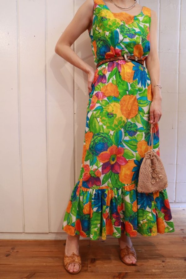 画像2: 70年代グリーン×オレンジ×ブルートロピカル花柄裾フリルノースリーブロングドレス
