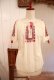 画像6: 60〜70年代ホワイト×レッド×チャコールルーマニア刺繍スリットネックタッセルリボン付き半袖チュニック
