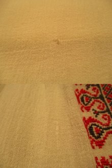 他の写真2: 60〜70年代ホワイト×レッド×チャコールルーマニア刺繍スリットネックタッセルリボン付き半袖チュニック