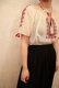 画像4: 60〜70年代ホワイト×レッド×チャコールルーマニア刺繍スリットネックタッセルリボン付き半袖チュニック
