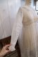 画像14: ”antique”ホワイト花刺繍スカラップレース襟付き長袖シースルードレス (14)