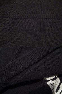 他の写真3: ”FRUIT OF THE LOOM”ブラック×ホワイトカレッジプリントポケット付きセットインスリーブ長袖フーディースウェット