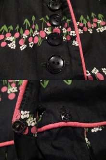 他の写真1: 50年代ブラック×ピンク花柄パイピング開襟半袖ドレス