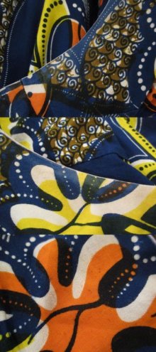 他の写真2: ブルー×オレンジ×イエロー花柄フリルUネックノースリーブアフリカンバティックドレス