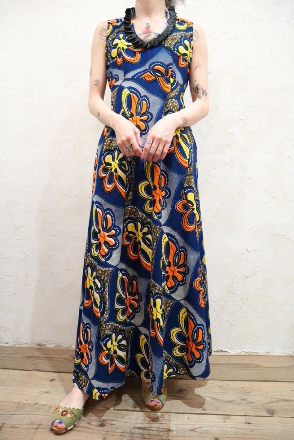 画像2: ブルー×オレンジ×イエロー花柄フリルUネックノースリーブアフリカンバティックドレス