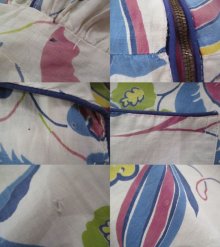 他の写真2: 40〜50年代ホワイト×サックスブルー×ピンクボタニカル柄ハーフジップ襟＆ポケット付き半袖ロングフレアドレス
