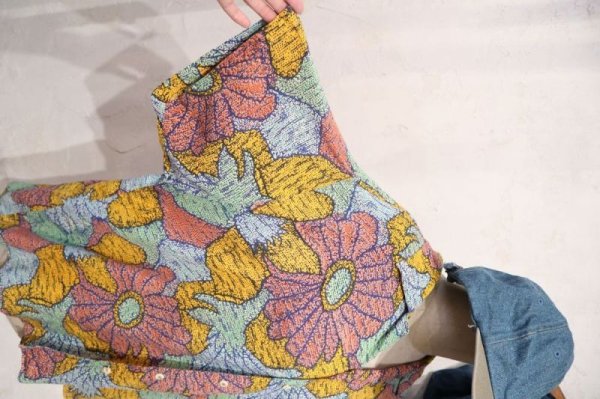 画像2: サックス×カラフル花柄胸ポケット付き開襟半袖レーヨンシャツ