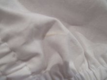 他の写真3: ホワイト無地アイレットレースリボン付きペンタゴンネックパフスリーブ半袖ショートチロルトップ