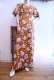 画像2: 70年代ブラウン×ホワイトリーフ＆花柄フレアスリーブカシュクール半袖ハワイアンロングドレス (2)