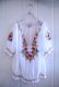 画像2: vintageホワイト×カラフル花ハンガリー刺繍Vネック半袖チュニック (2)