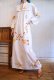 画像3: 70年代ホワイト×イエロー×ブラウン花柄ワッペンポケット付きフリルスタンドカラーフレアスリーブ長袖ロングドレス