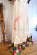 画像5: 70年代ホワイト×カラフルパッチワーク柄刺繍フリルリボン付きスクエアネックパフスリーブ長袖ロングドレス