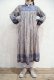 画像1: 60〜70年代サックスブルー×ホワイトキルティング切替ゴールドスタンプ付き長袖インド綿ドレス (1)