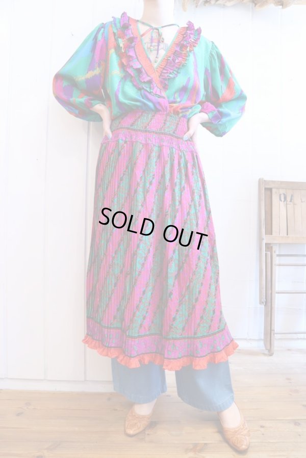 画像2: ”Susan freis" ピンクパープル×カラフル幾何学模様ピンタックシャーリングリボン付きフリルカシュクールパフスリーブ五分袖ドレス