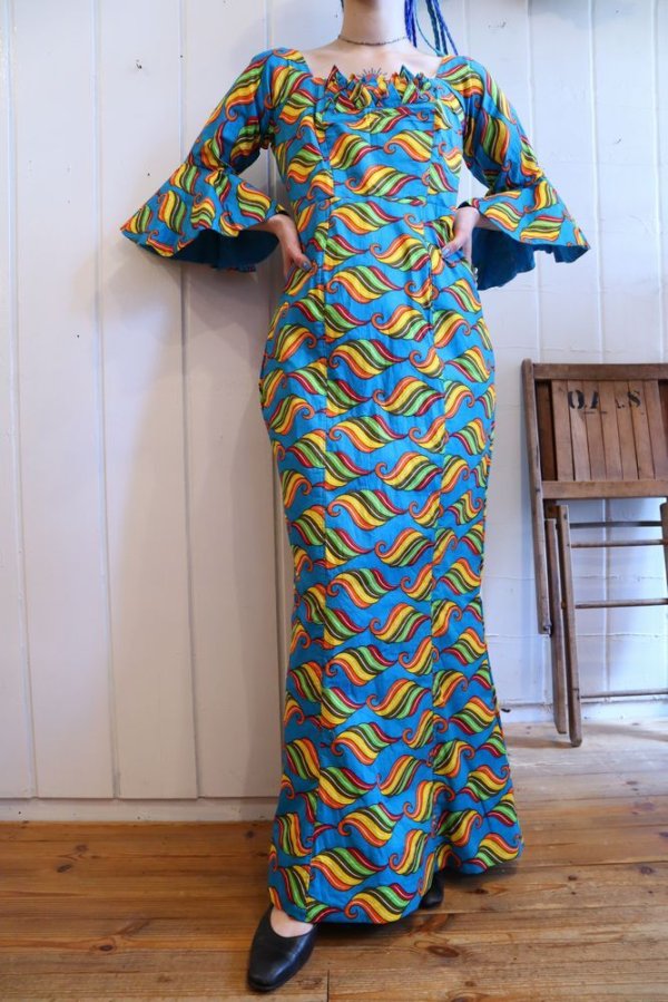 画像2: ライトブルー×カラフルフレアスリーブアフリカンバティックドレス