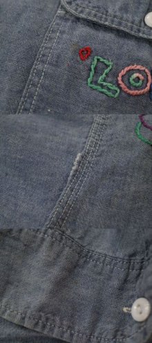 他の写真1: 70年代”BIGMAC”サックスブルー×カラフル太陽＆蝶々刺繍ポケット付き長袖シャンブレーシャツ