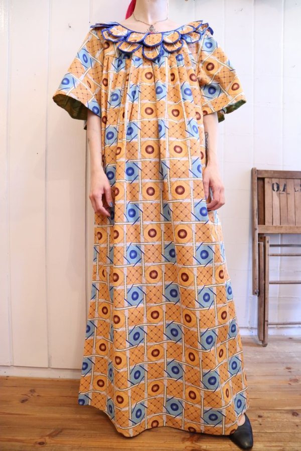 画像2: オレンジ×ブルーデザインカラー半袖アフリカンバティックドレス