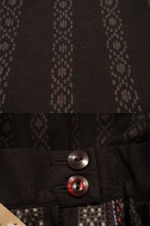 他の写真2: ブラック×グレー×レッド花柄チロルスカート