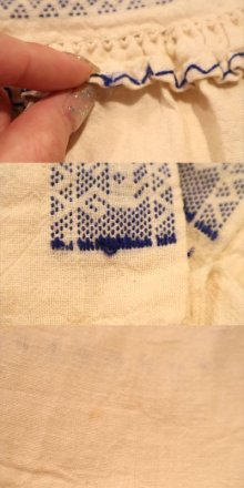 他の写真1: 60〜70年代ホワイト×ブルー動物刺繍ポケット付き半袖チュニック