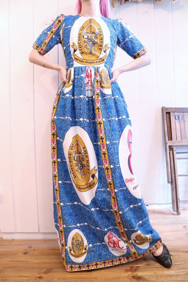 画像2: ブルー×ホワイト×ゴールドポケット付きクルーネックパフスリーブ半袖アフリカンバティックドレス