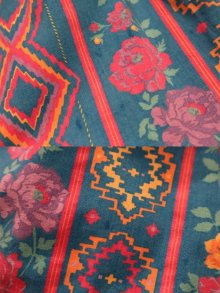 他の写真3: ブルー×ピンク花＆ネイティブ柄ティアードスカート