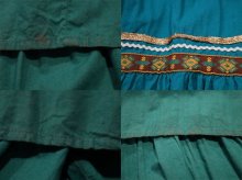 他の写真3: 50〜60年代ターコイズグリーン×ゴールドラメ＆刺繍テープ付きメキシカンサーキュラースカート