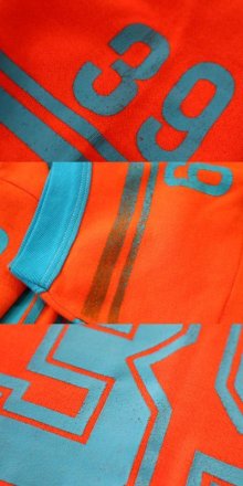 他の写真1: 70年代蛍光オレンジ×ライトブルーナンバリングプリントクルーネック半袖スウェット