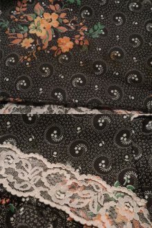 他の写真2: 60〜70年代ブラック×ピンクオレンジ×ホワイト花柄レース付きＶネック長袖ドレス
