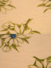 他の写真1: レモンイエロー×ブルー花柄クルーネック長袖サーマルトップ