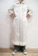 画像1: 60〜70年代ホワイト×ブルー×オレンジ花刺繍長袖キルティングドレス (1)