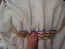 他の写真1: ホワイト×カラフルハンガリー刺繡襟付きパフスリーブ半袖トップ