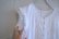 画像10: ホワイト花刺繍レース＆ポケット付きフロントボタンラウンドネックフレンチスリーブドレス
