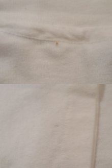 他の写真1: made in USA ”Hanes” ホワイト×ライトブルー×ベージュラッコプリントクルーネック半袖Tシャツ