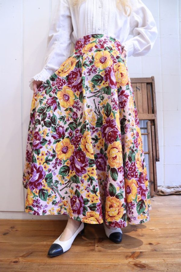 画像2: 50〜60年代生成り×パープル×イエロー花柄フレアスカート