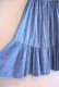 画像10: 60年代ブルー×ピンク人＆風景柄裾フリルロングスカート