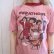 画像7: ピンクレッド×レッド×ブラック人＆英字ロゴプリントクルーネック半袖リンガーTシャツ