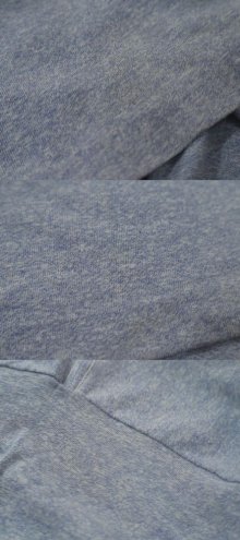 他の写真3: ライトブルー×ダークパープル×ネイビー英字ロゴプリントクルーネック半袖リンガーTシャツ
