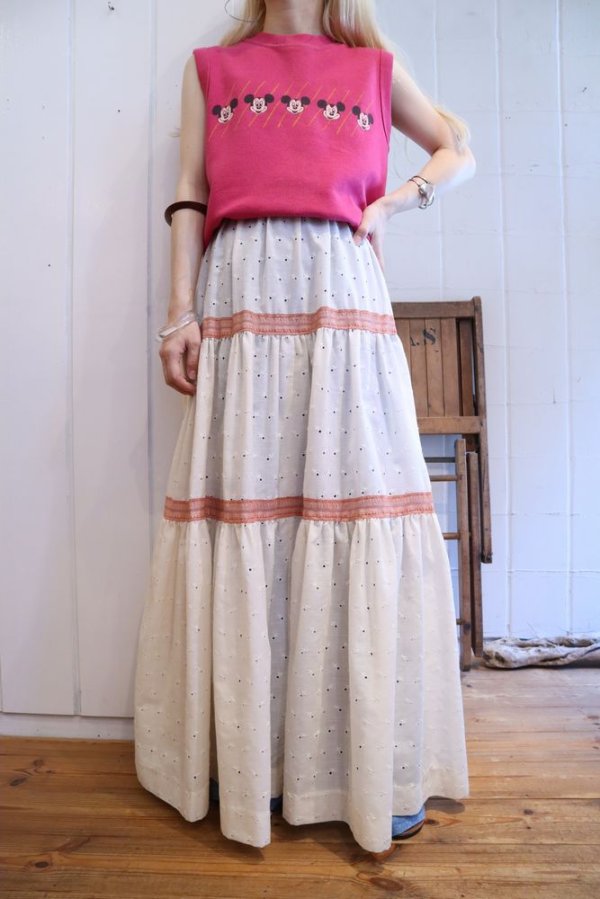 画像1: 70年代オフホワイト×サーモンピンク花刺繍カットワークデザインレース切替ティアードスカート